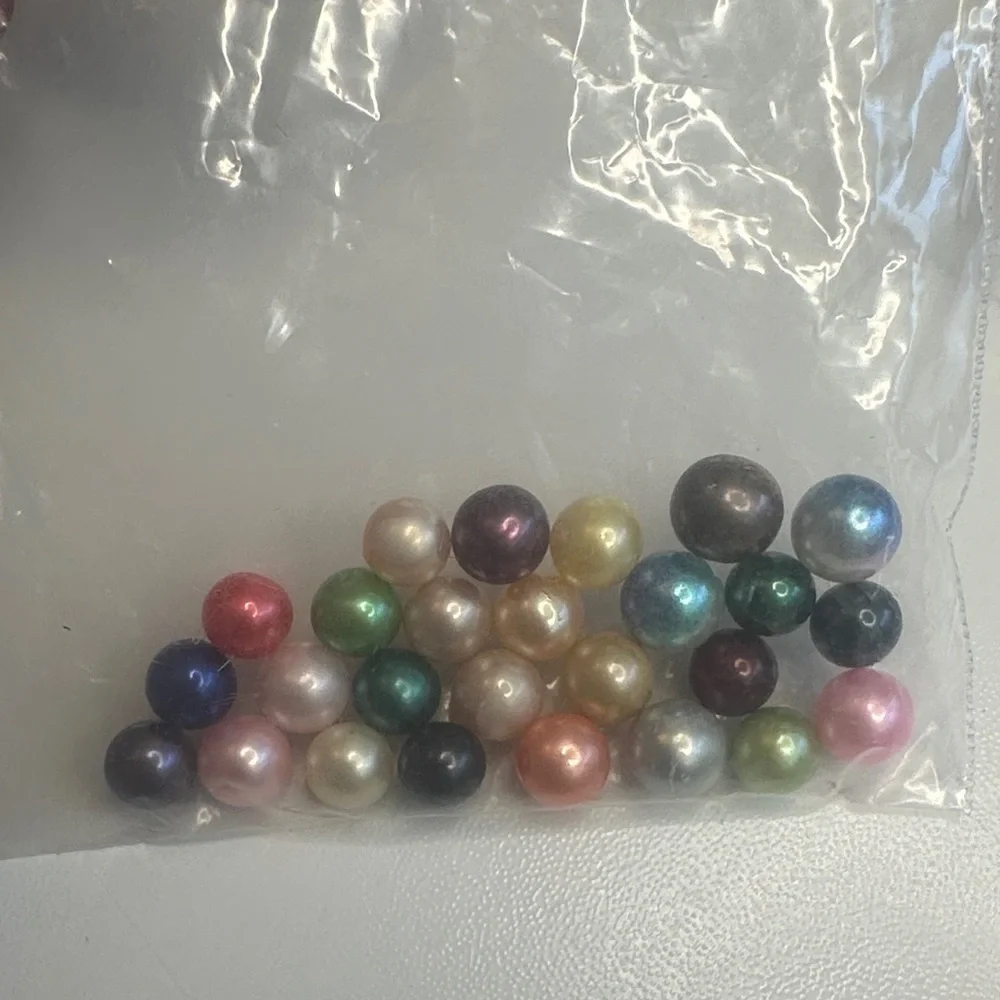 Pearls with assorted pearl cages and chains - Picture 2 of 6